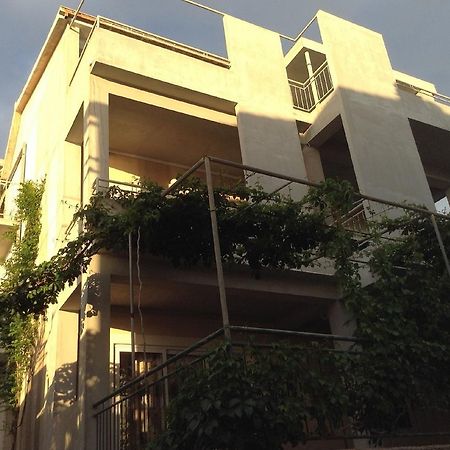 Apartments Leut ตราสนิสเซ ภายนอก รูปภาพ