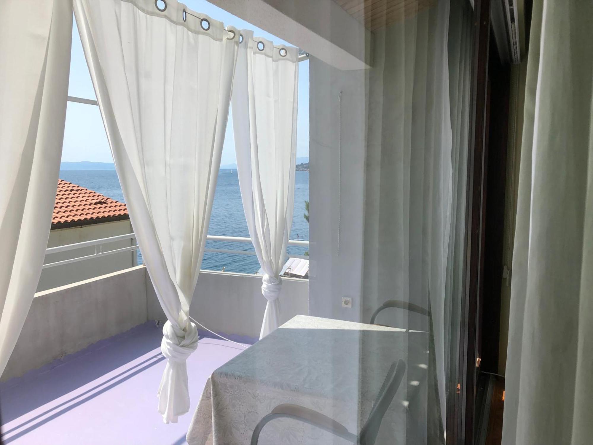 Apartments Leut ตราสนิสเซ ภายนอก รูปภาพ