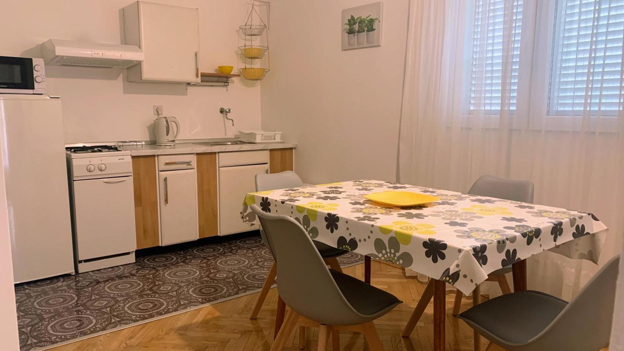 Apartments Leut ตราสนิสเซ ภายนอก รูปภาพ