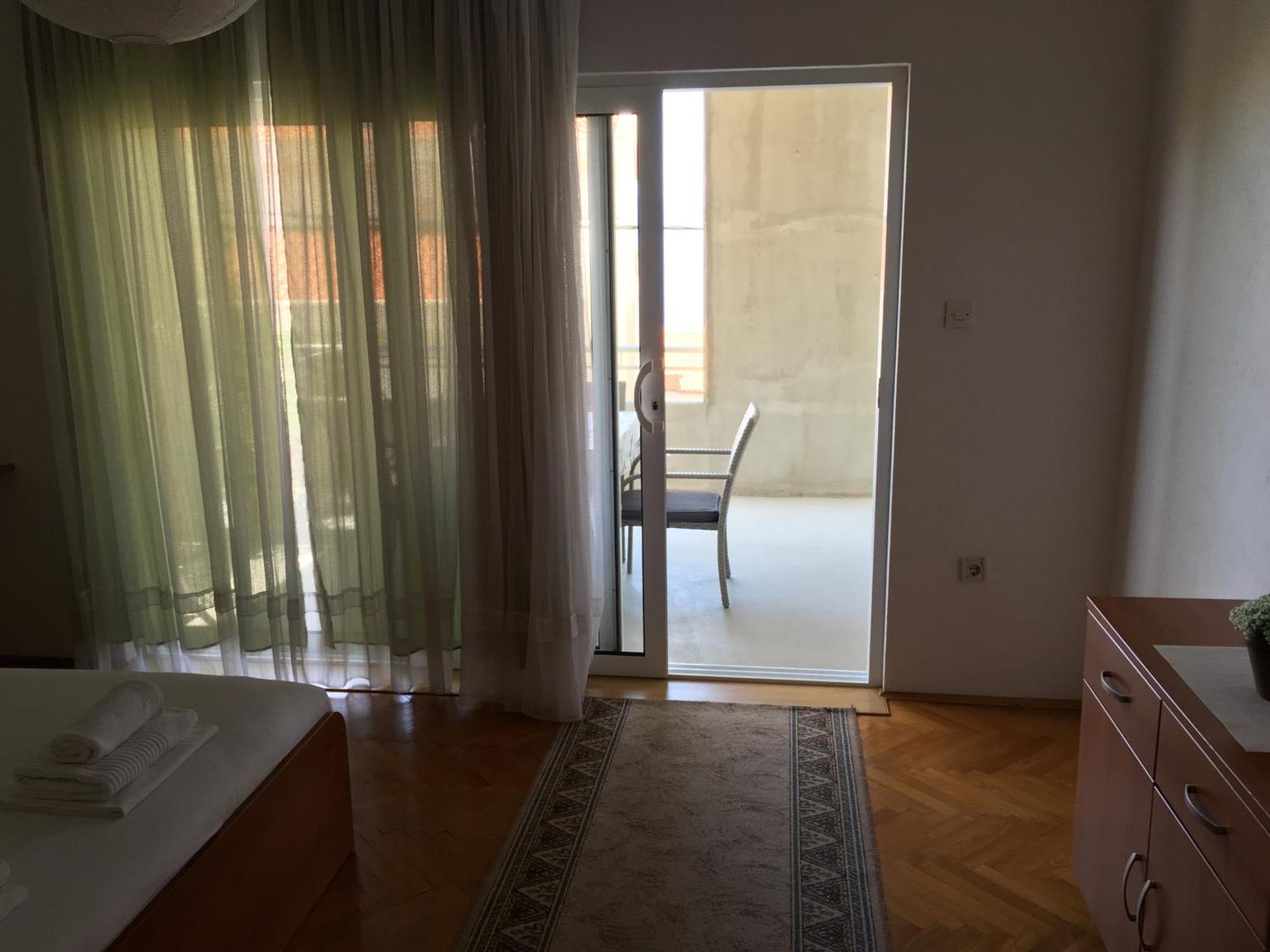 Apartments Leut ตราสนิสเซ ภายนอก รูปภาพ