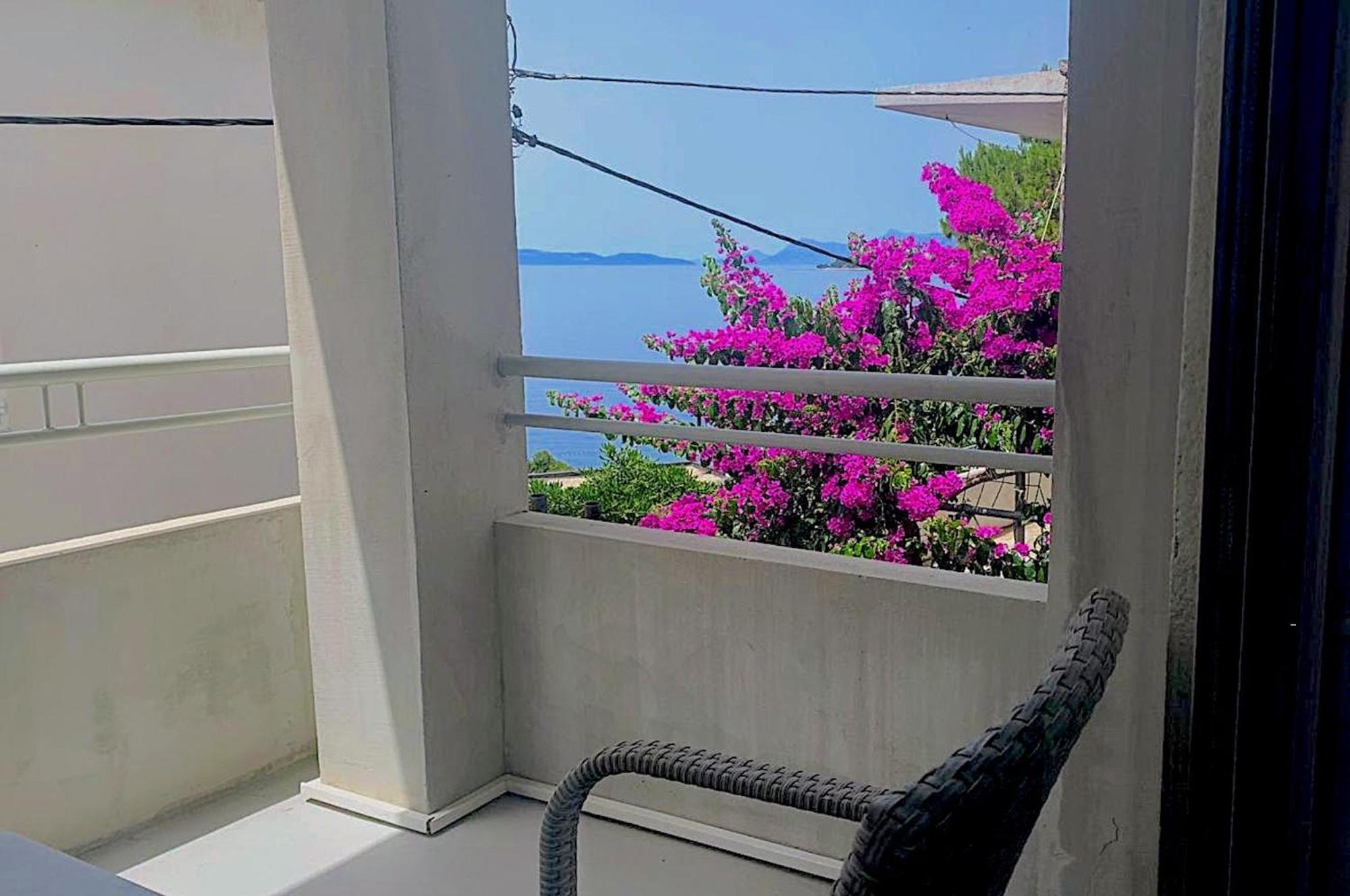 Apartments Leut ตราสนิสเซ ภายนอก รูปภาพ