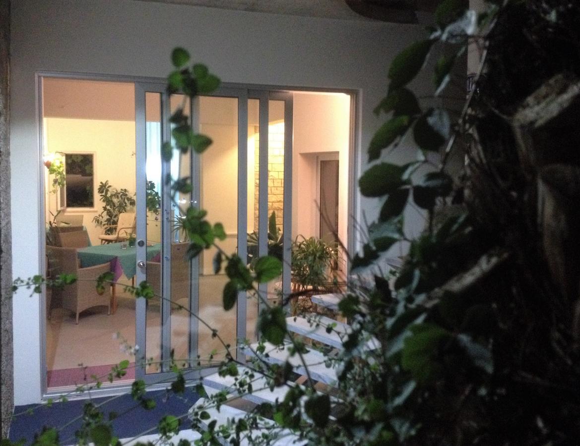 Apartments Leut ตราสนิสเซ ภายนอก รูปภาพ