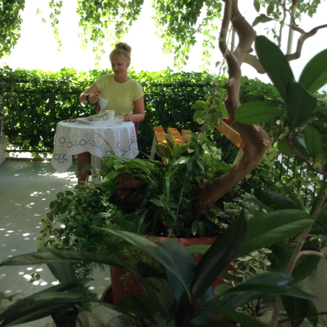 Apartments Leut ตราสนิสเซ ภายนอก รูปภาพ