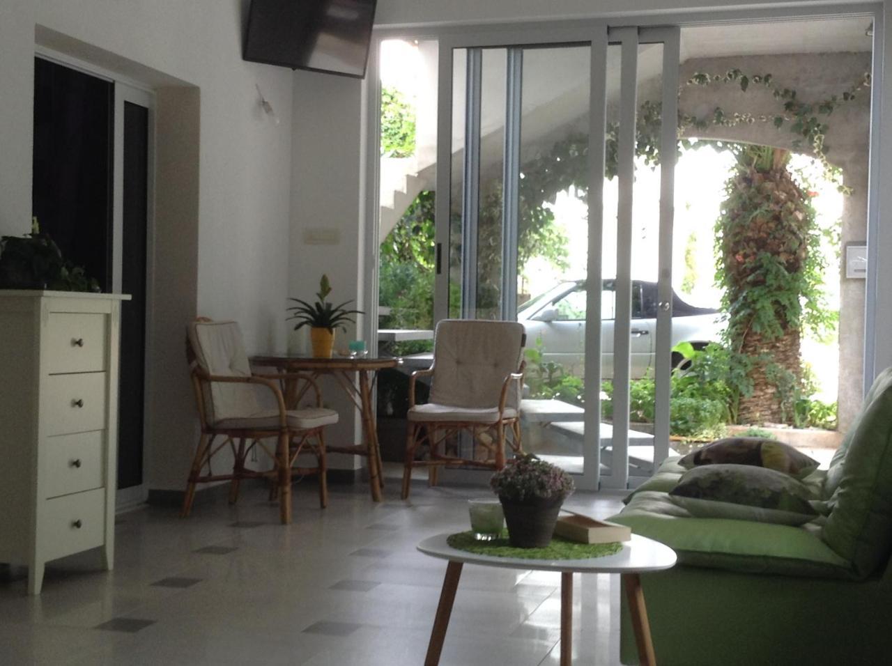 Apartments Leut ตราสนิสเซ ภายนอก รูปภาพ